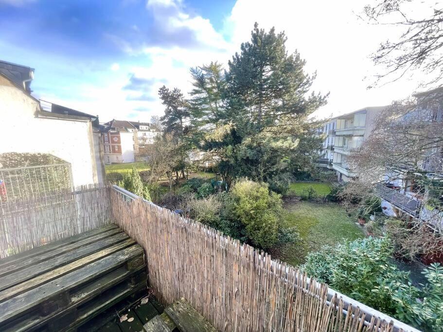 - Chilliges Zimmer In Dusseldorf Mit Balkon & Kuche; Big Tv And Bed - Exterior photo
