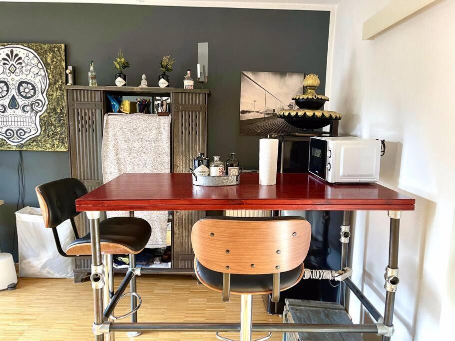 - Chilliges Zimmer In Dusseldorf Mit Balkon & Kuche; Big Tv And Bed - Exterior photo