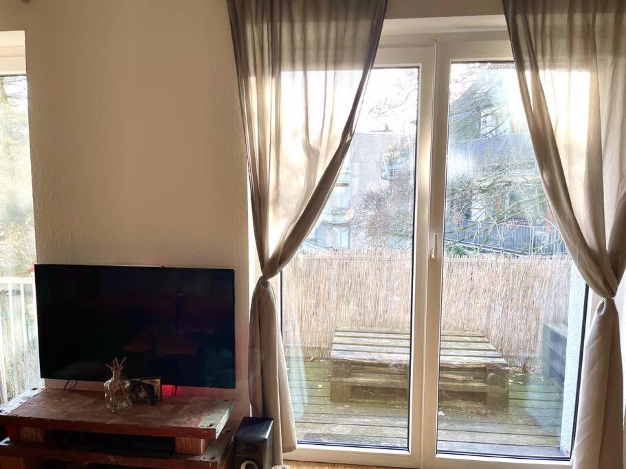 - Chilliges Zimmer In Dusseldorf Mit Balkon & Kuche; Big Tv And Bed - Exterior photo