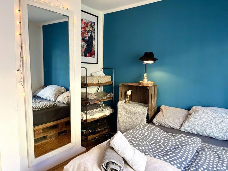 - Chilliges Zimmer In Dusseldorf Mit Balkon & Kuche; Big Tv And Bed - Exterior photo