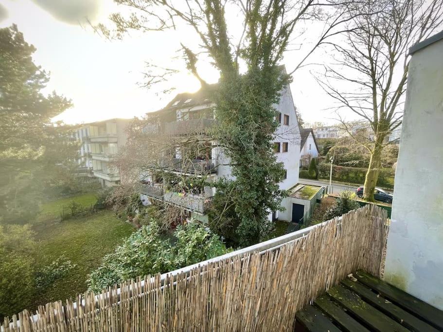 - Chilliges Zimmer In Dusseldorf Mit Balkon & Kuche; Big Tv And Bed - Exterior photo