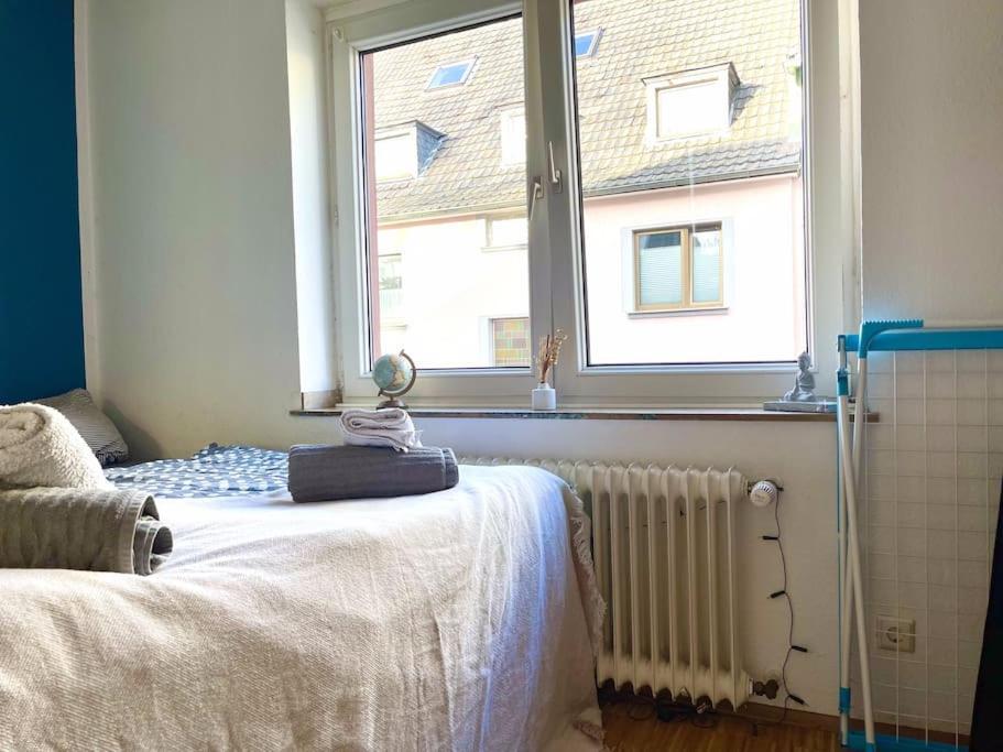 - Chilliges Zimmer In Dusseldorf Mit Balkon & Kuche; Big Tv And Bed - Exterior photo