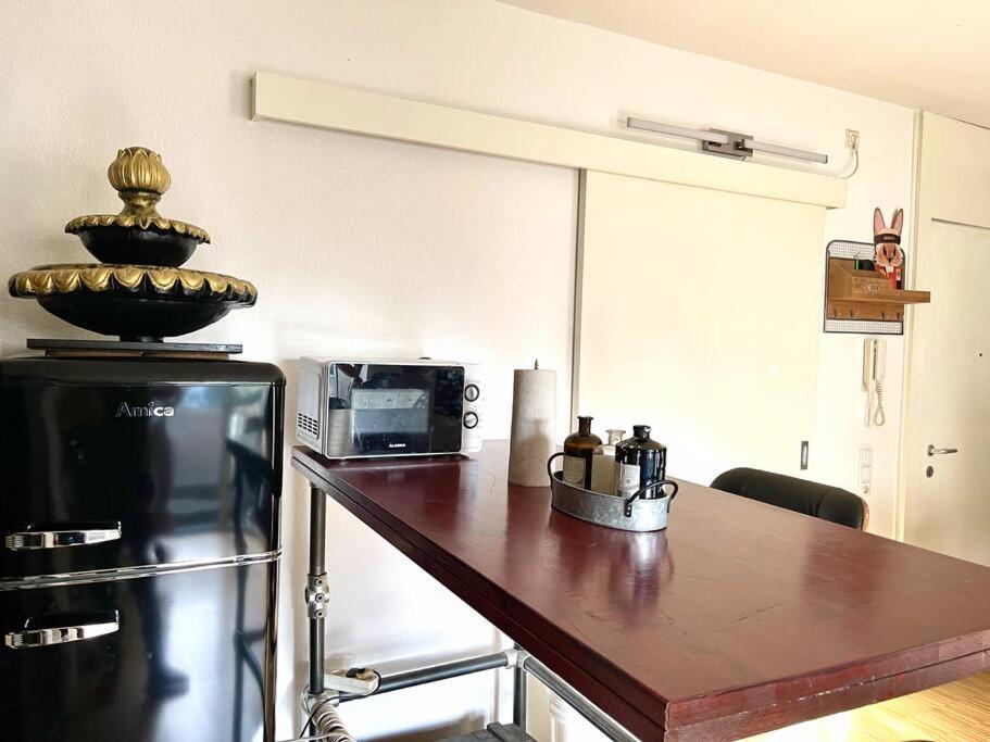 - Chilliges Zimmer In Dusseldorf Mit Balkon & Kuche; Big Tv And Bed - Exterior photo