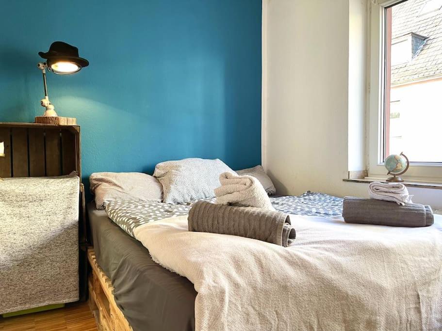 - Chilliges Zimmer In Dusseldorf Mit Balkon & Kuche; Big Tv And Bed - Exterior photo